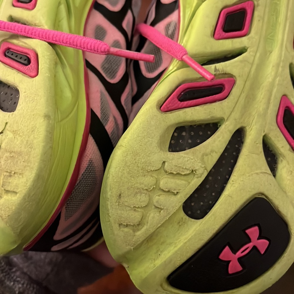 COPY - Under armor running shoes 6.5Y - Picture 2 of 3